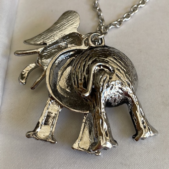 ZAD silver color charming movable Elephant necklace new - Picture 4 of 6